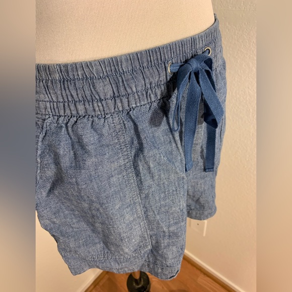 EUC Gap Blue Denim Look Drawstring Shorts - Size Medium - Picture 2 of 6